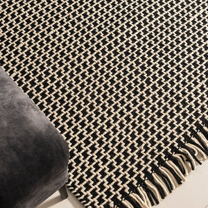 Hand Knotted Wool Rug "Cross Weave" in Black/White