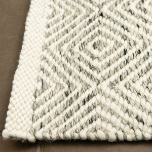 Hand Made Wool-Blend Rug "Diamond-Square" in Grey